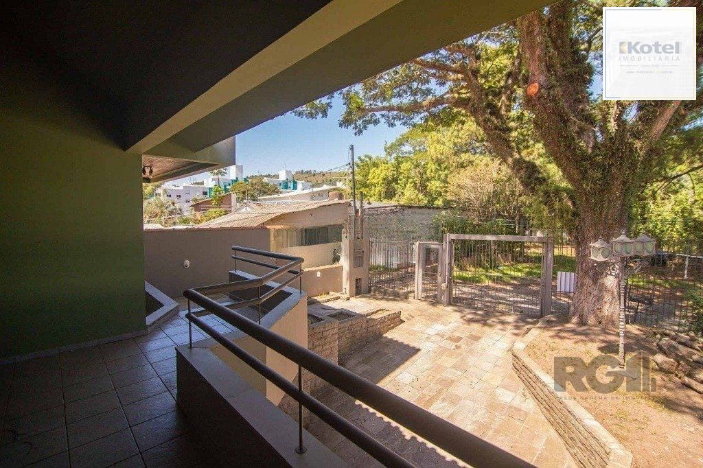 Casa para Venda - 443m², 3 dormitórios, 4 vagas - Alto Petrópolis