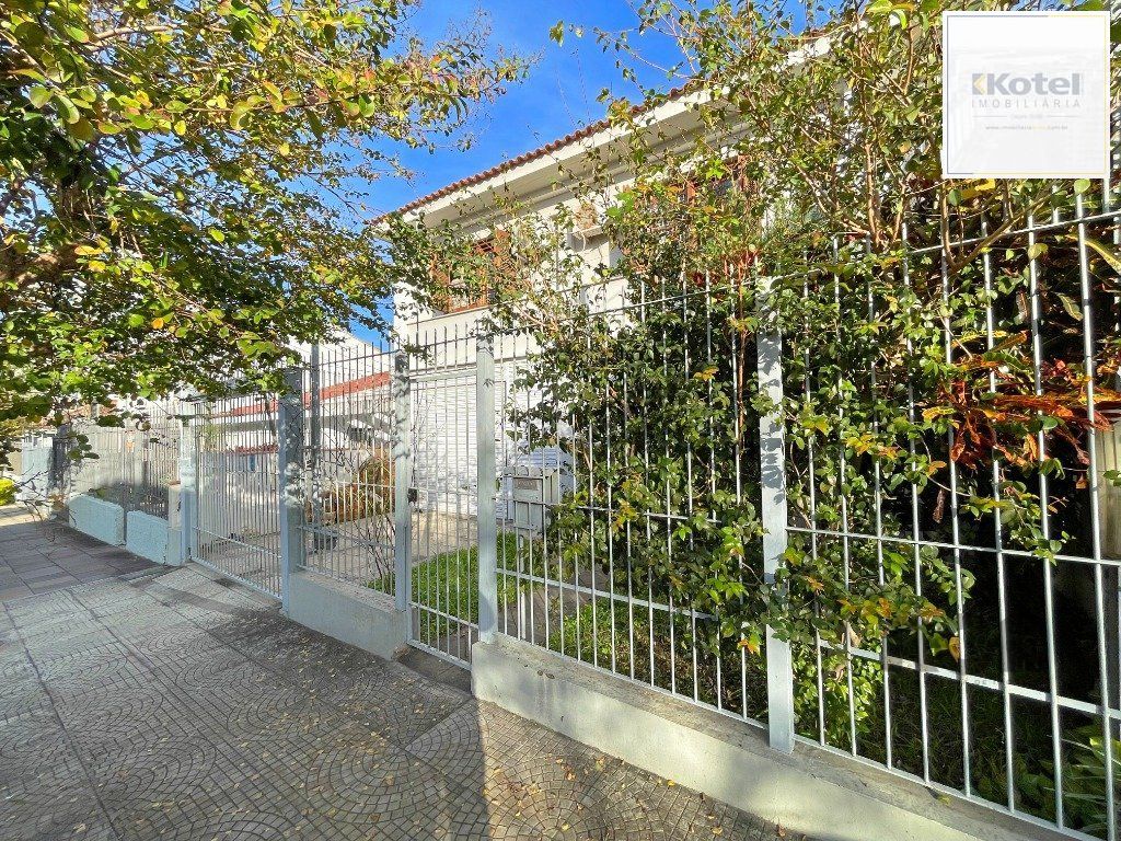 Casa 4 Dormitórios, Piscina,  Bairro Gloria — foto 3