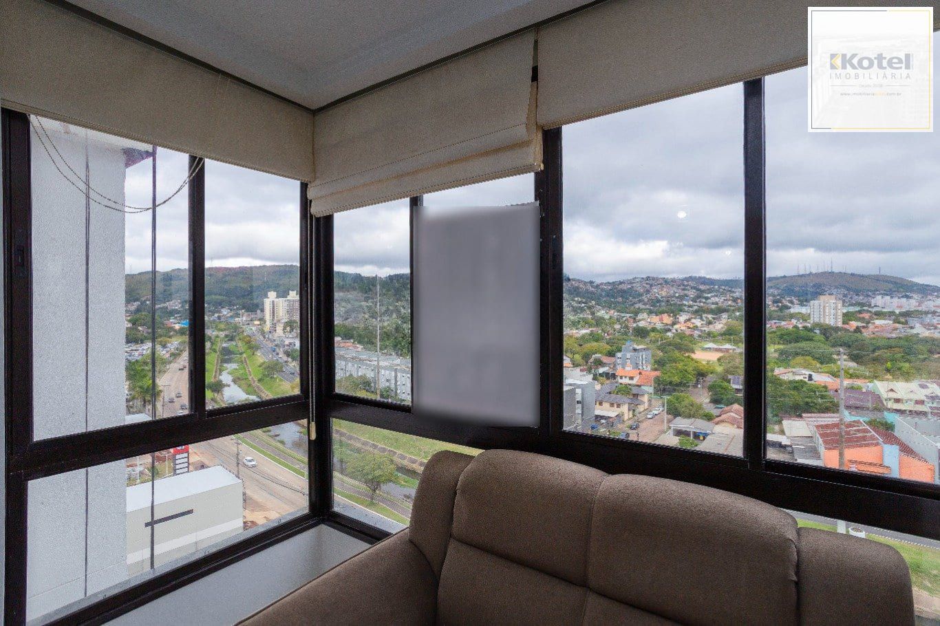 Apartamento de 3 dormitorios à venda em Jardim Carvalho, Porto Alegre.