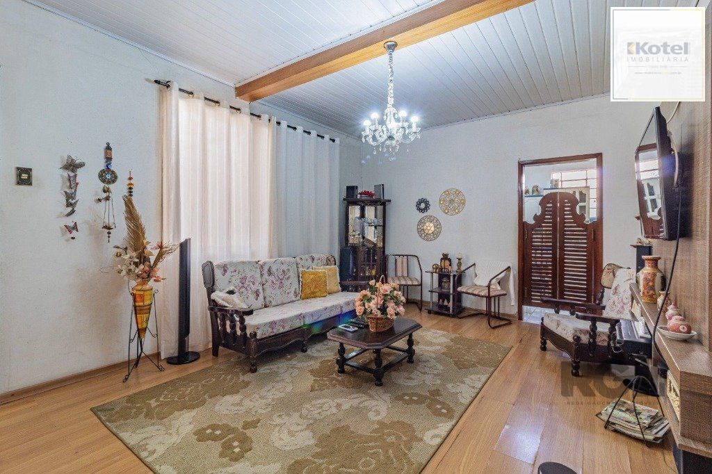 Casa de 3 dormitórios no bairro Santa Maria Goretti