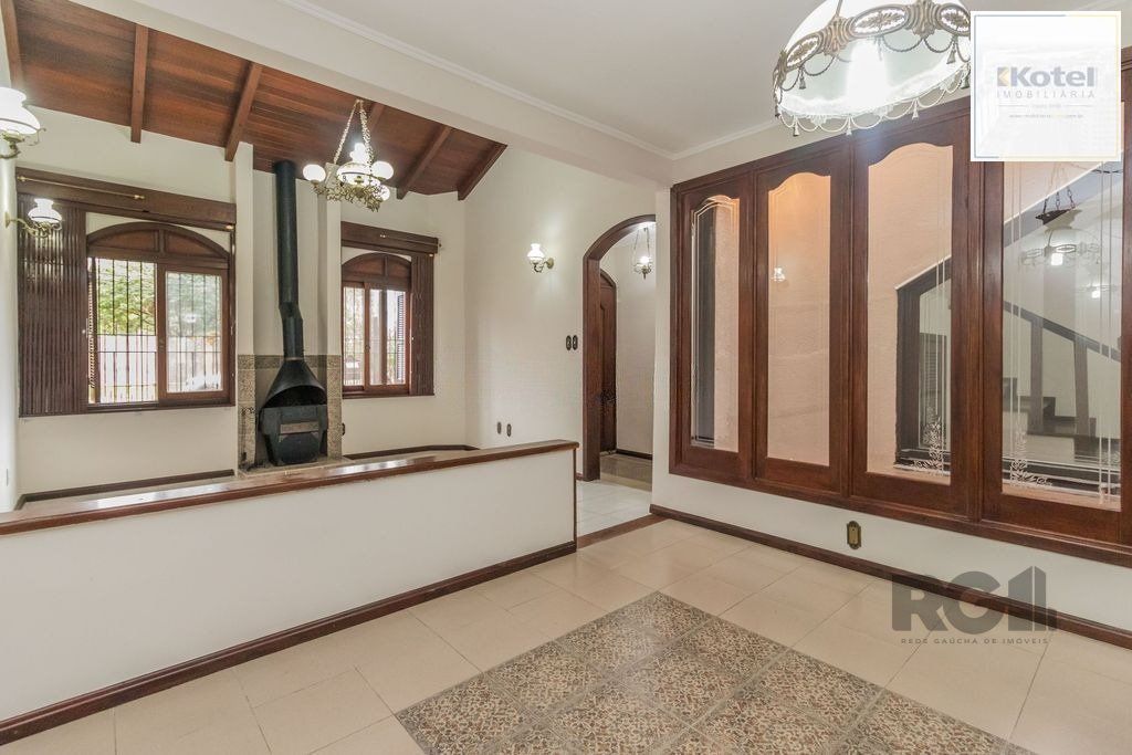 Casa com 287m², 5 dormitórios, piscina, 4 vagas no bairro Jardim Itu