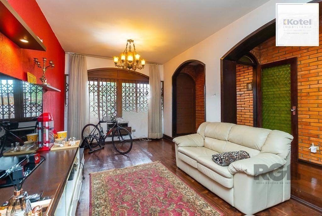 Casa de 245m² com 5 dormitórios no bairro Sarandi — foto 3