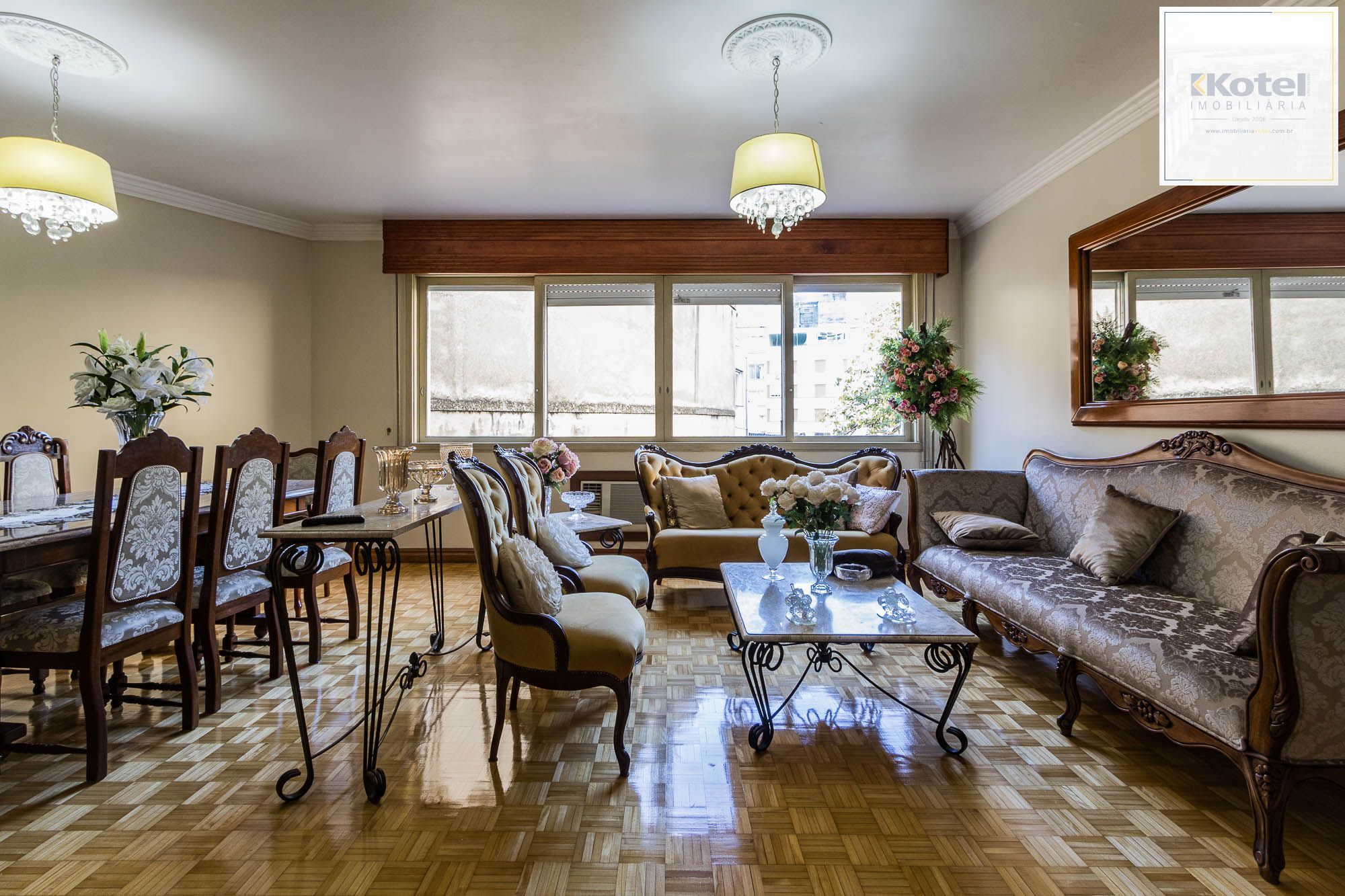 Apartamento de 3 dormitórios e 133m² à venda em Centro Histórico, Porto Alegre.