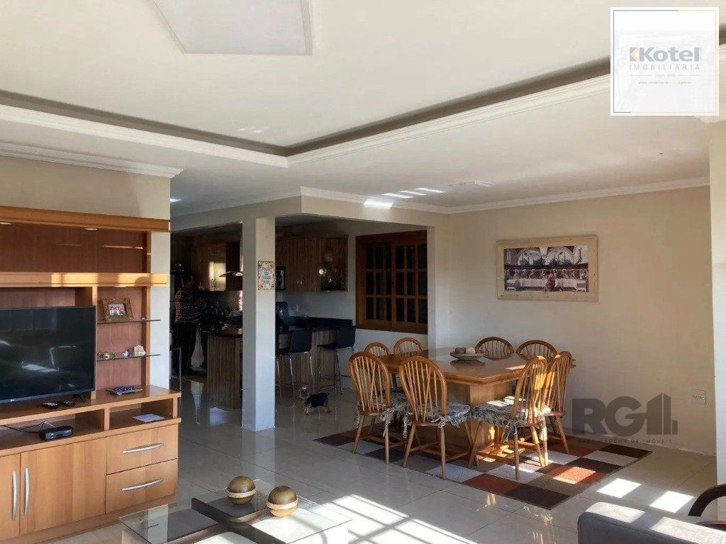 Casa com 3 dormitórios no bairro Lomba do Pinheiro — foto 4