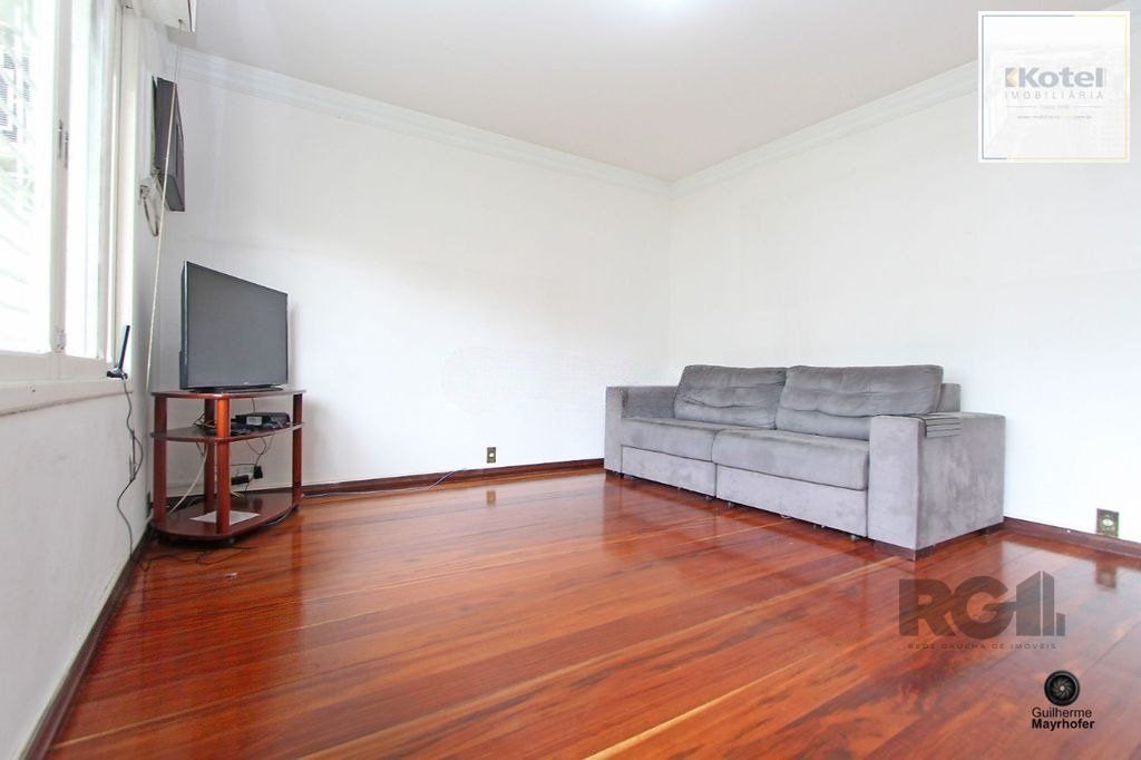 Casa com 5 suítes, 7 banheiros, 4 vagas no bairro Partenon — foto 4