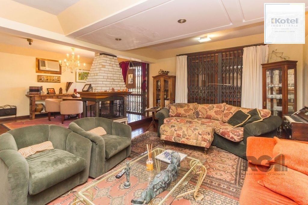 Casa 470m² - 4 dormitórios, 5 vagas no bairro Jardim São Pedro
