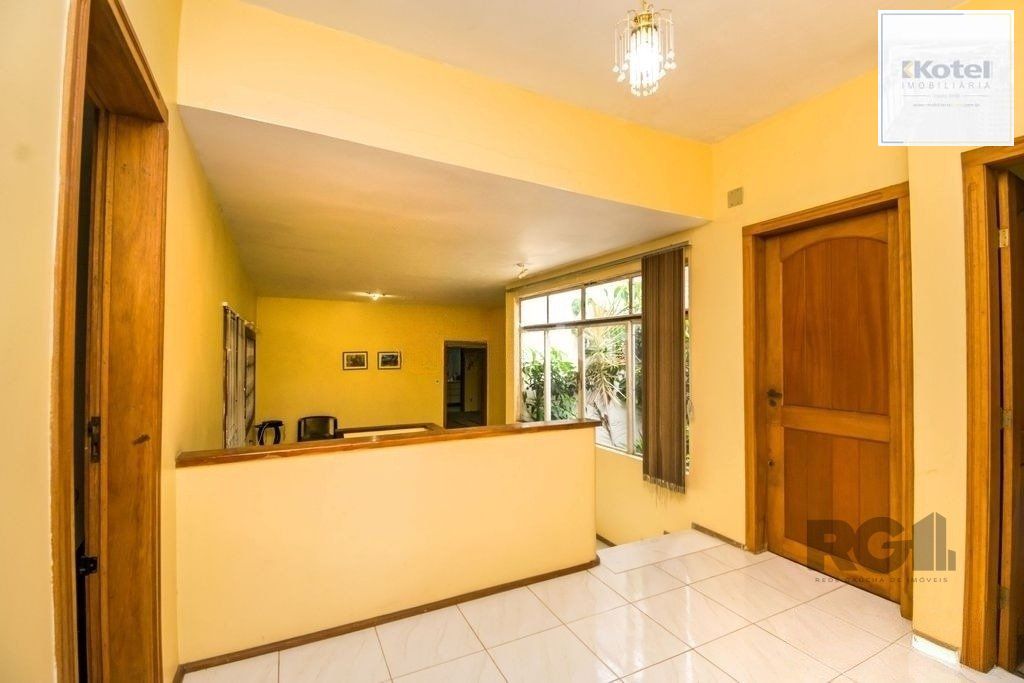 Excelente casa de 354m² com 5 dormitórios e 8 vagas.