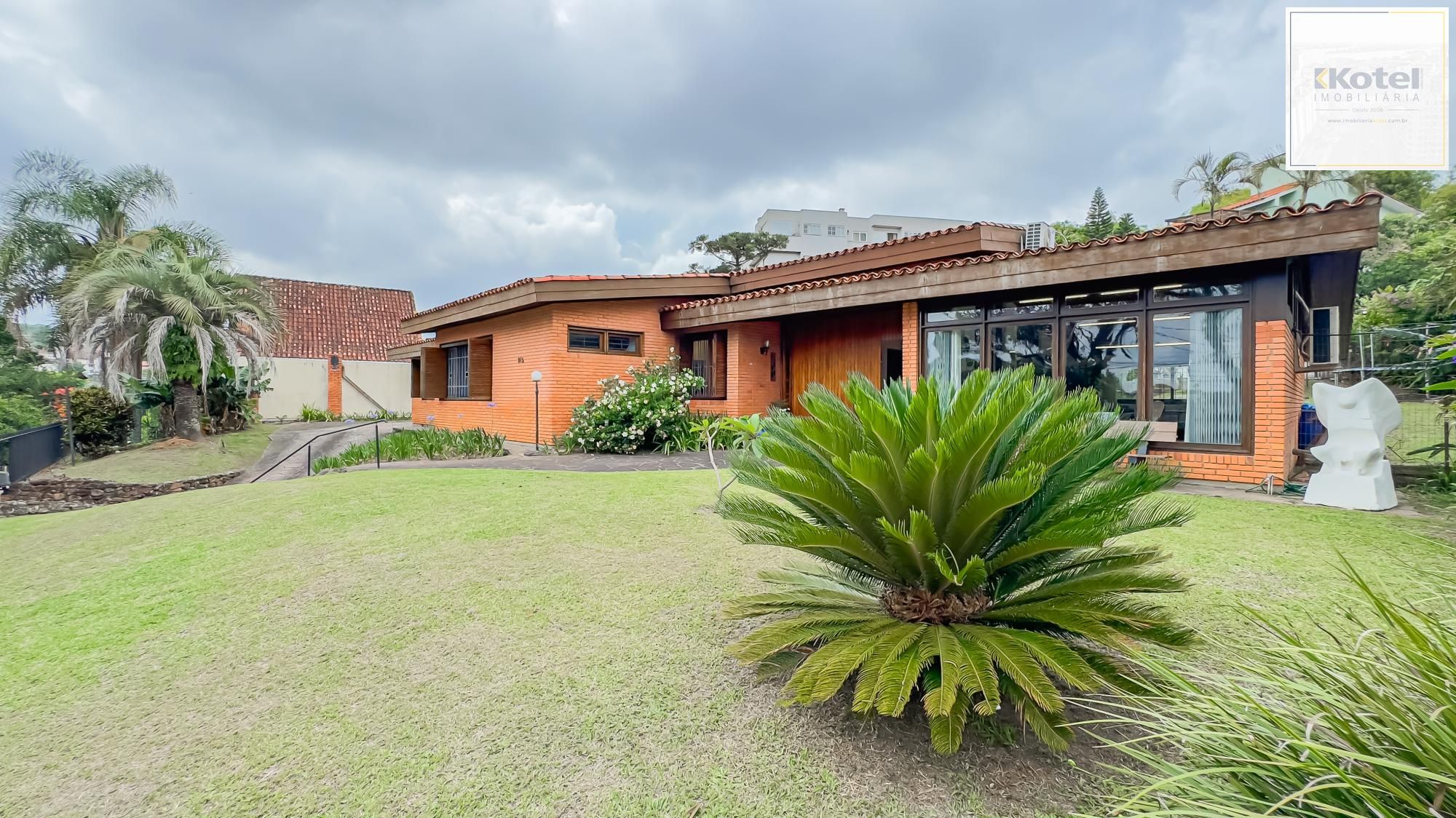 Casa com 3 quartos e 313m² à venda em Chácara das Pedras, Porto Alegre. Rua Joao Paetzel, Chácara Das Pedras, Porto Alegre — foto 2