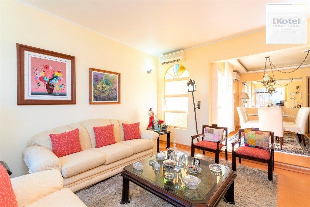 Casa para Venda - 228m², 4 dormitórios, sendo 1 suites, 5 vagas - Teresópolis — foto 4