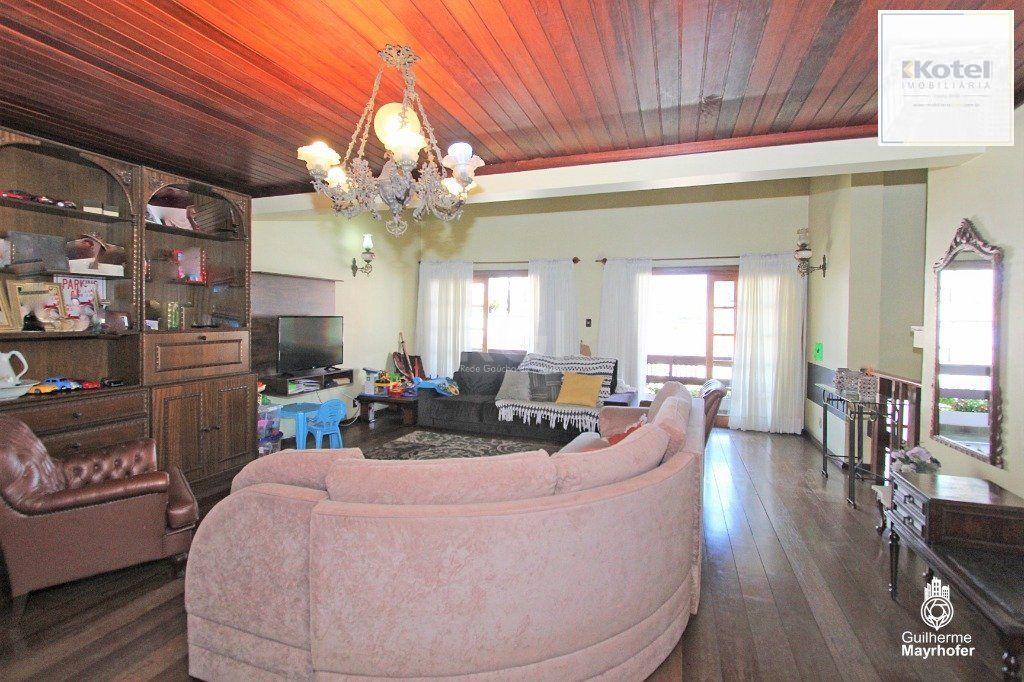 Casa para Venda - 326m², 3 dormitórios, sendo 3 suites, 4 vagas - Glória
