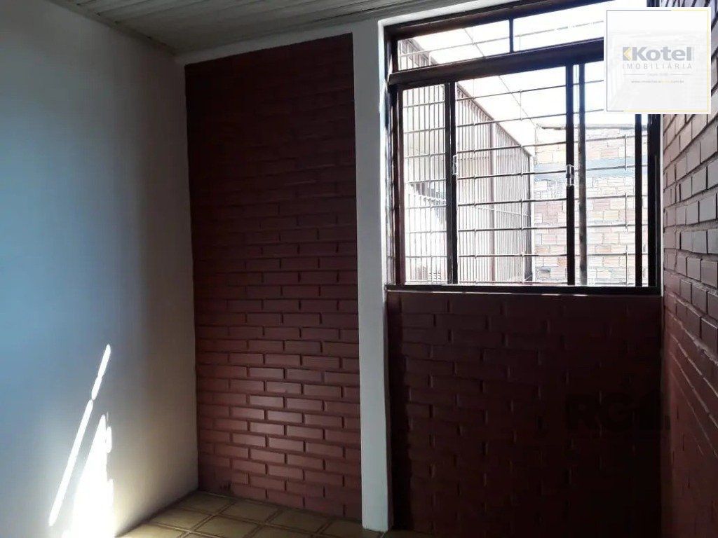 Casa com 5 dormitórios no bairro Passo das Pedras - Porto Alegre