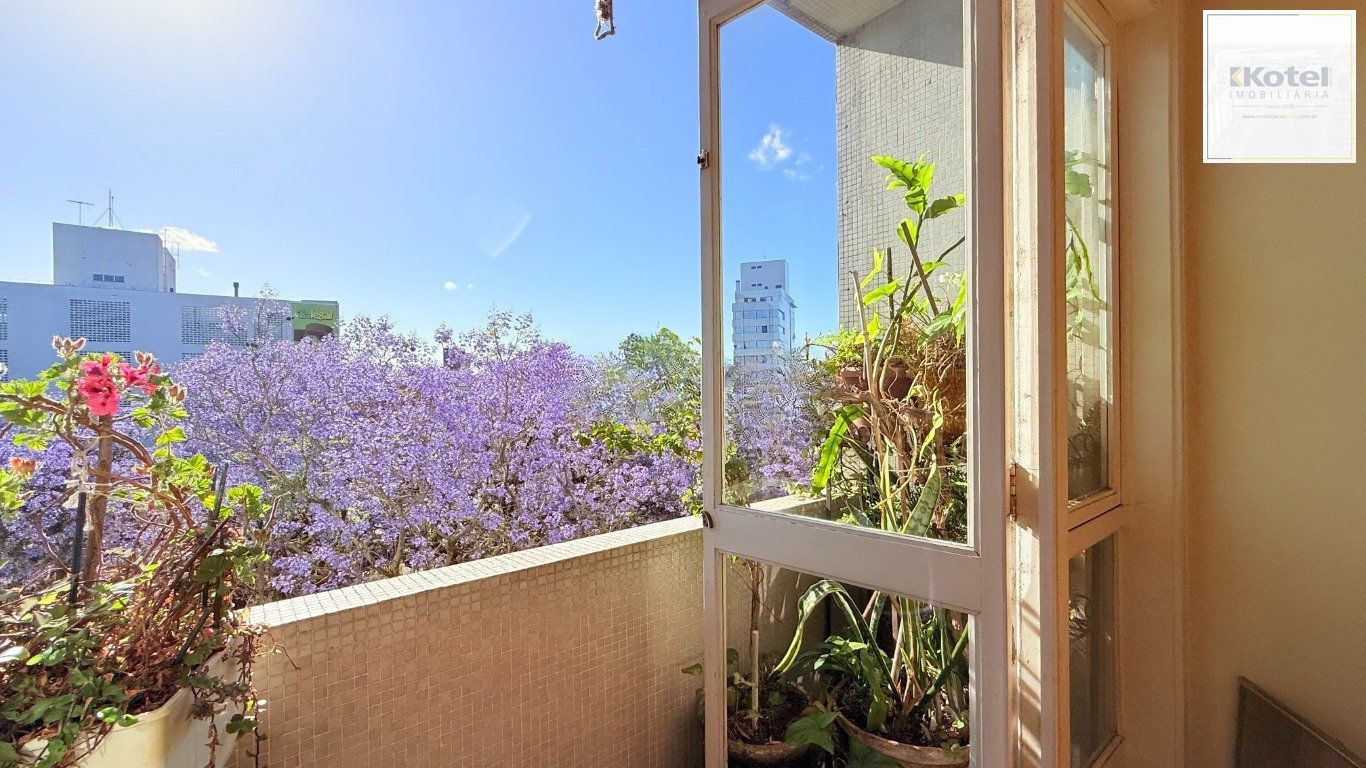 Apartamento de 3 dormitórios à venda no Bairro Petrópolis, Porto Alegre. — foto 2