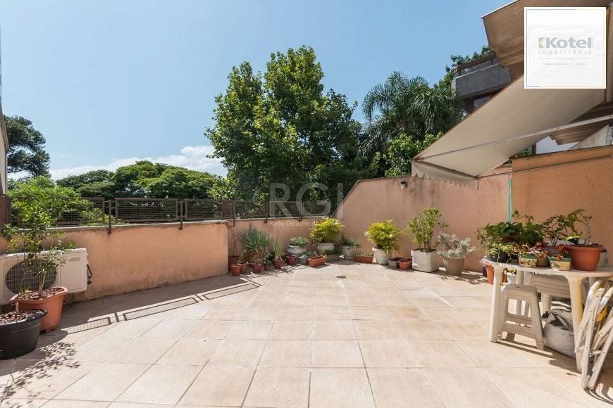 Cobertura para Venda - 180m², 3 dormitórios, sendo 1 suites, 1 vaga - Petrópolis