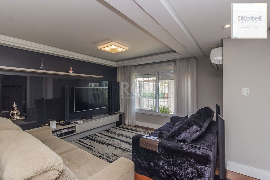 Casa à venda - 230m², 4 quartos, sendo 2 suítes, churrasqueira,  piscina e 03 vagas de garagem
