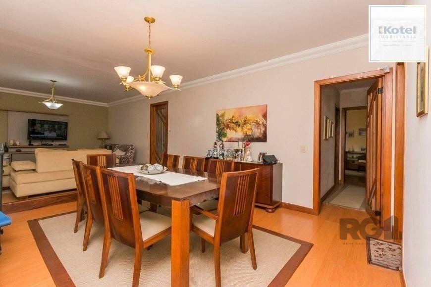 Casa de 380m² - 4 dormitórios, 2 suítes, 4 vagas no bairro Bom Jesus — foto 3