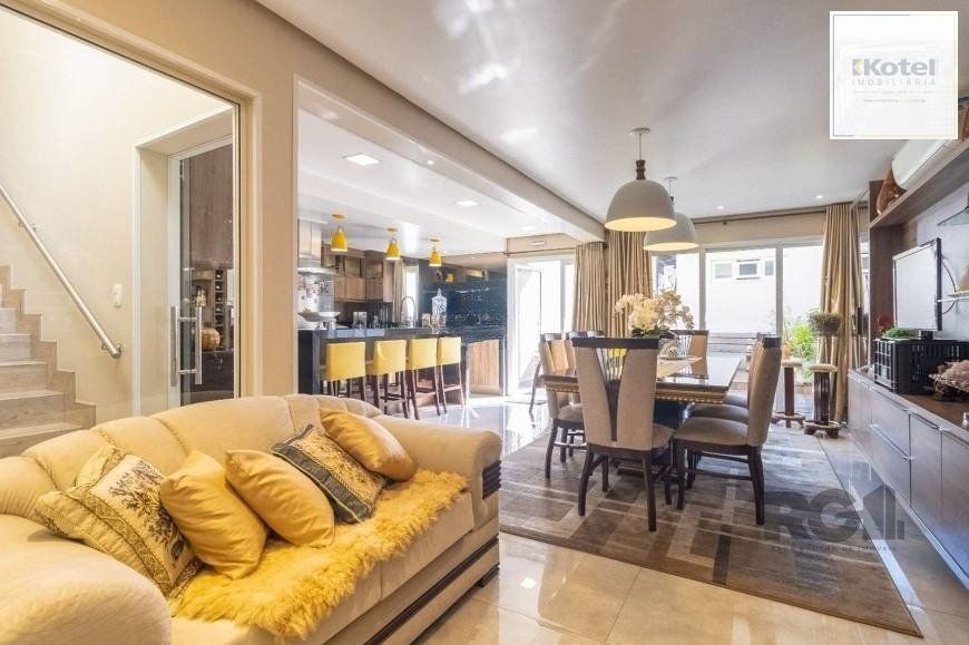 Casa 280m² - 3 dormitórios, 1 suíte, 2 vagas no bairro Jardim Itú