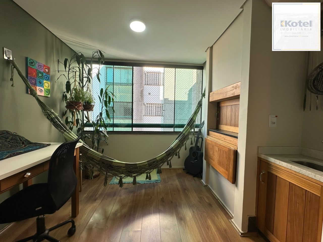 Apartamento 2 dormitórios, com churrasqueira e 1 vaga no bairro Teresópolis em Porto Alegre