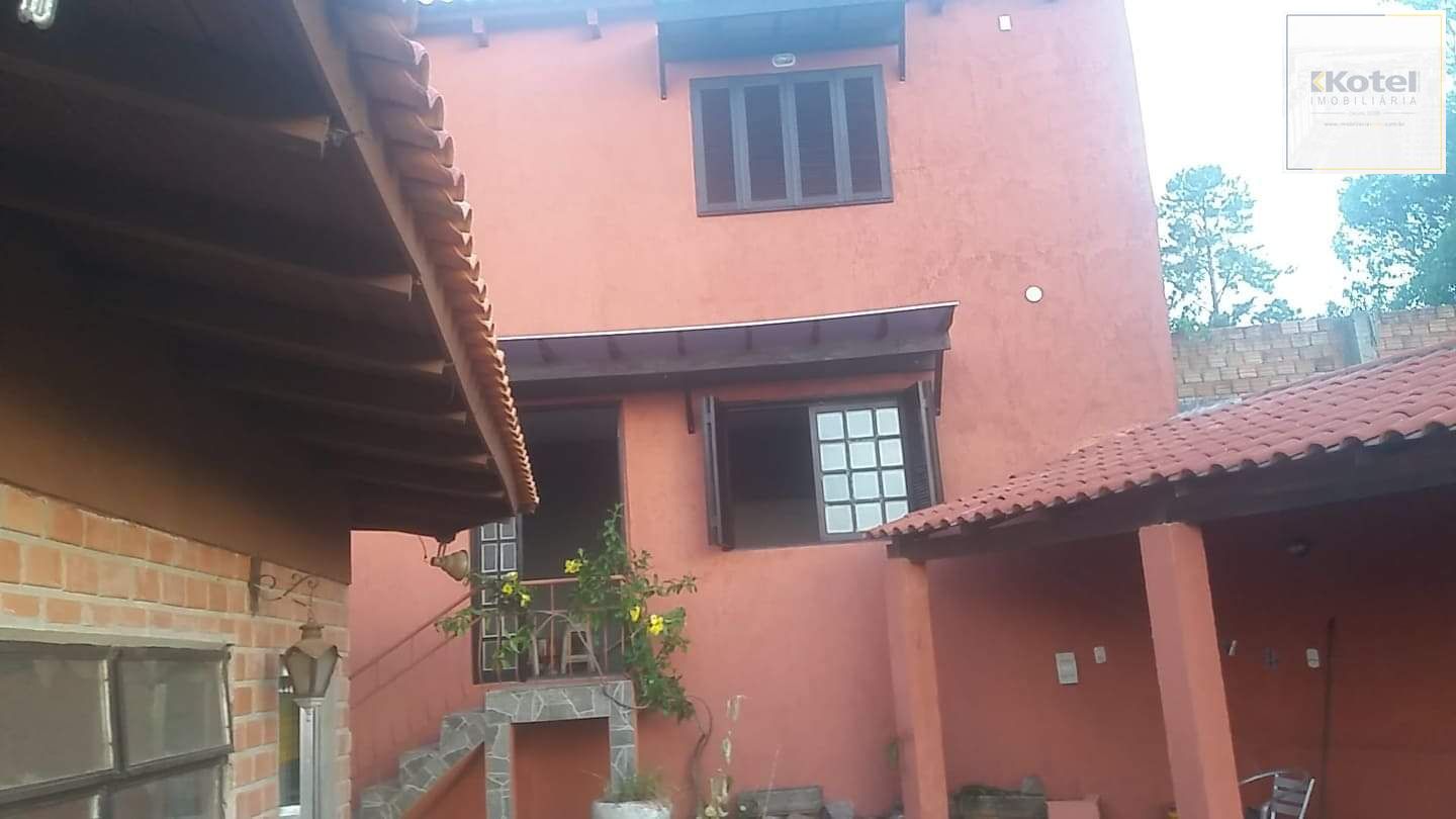 Casa à venda com piscina no bairro Glória, Zona Sul de Porto Alegre – 207m² construídos, pátio amplo e excelente potencial residencial — foto 2