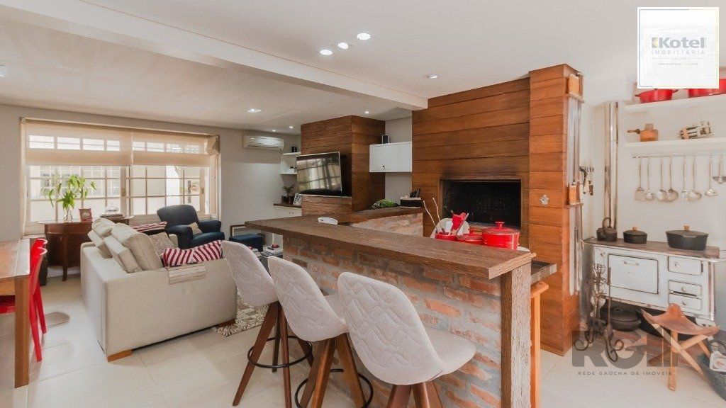 Excelente casa em condomínio de 249m² com 03 dormitórios e 4 vagas.