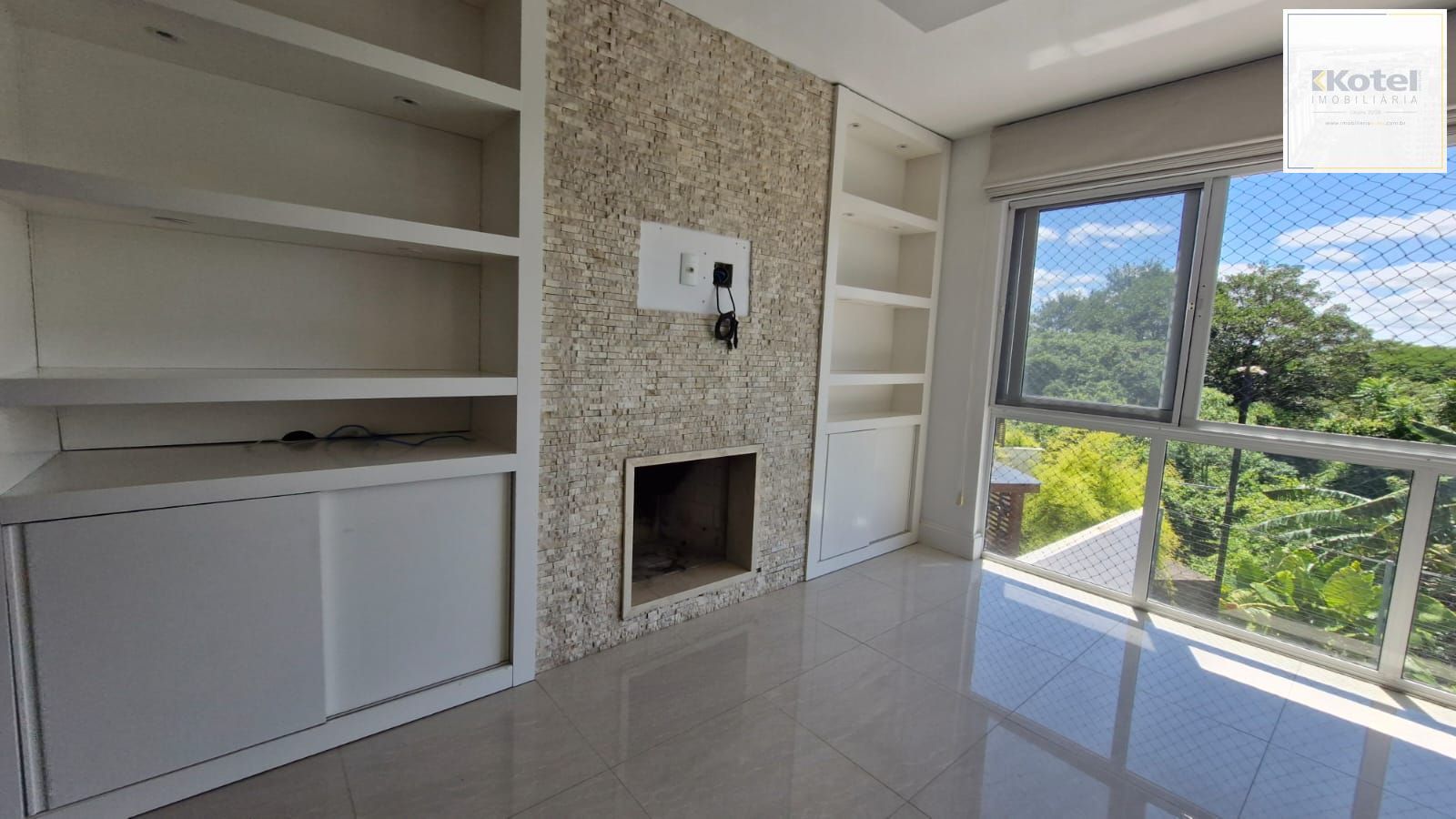 Casa em Condominio fechado, 5 dormitórios com infraestrutura completa