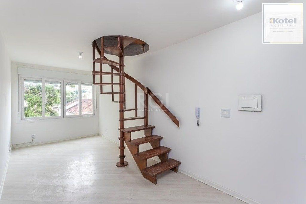 Cobertura de 140m² - 3 dormitórios, 2 banheiros, terraço com churrasqueira e 1 vaga de garagem no Bom Jesus — foto 2