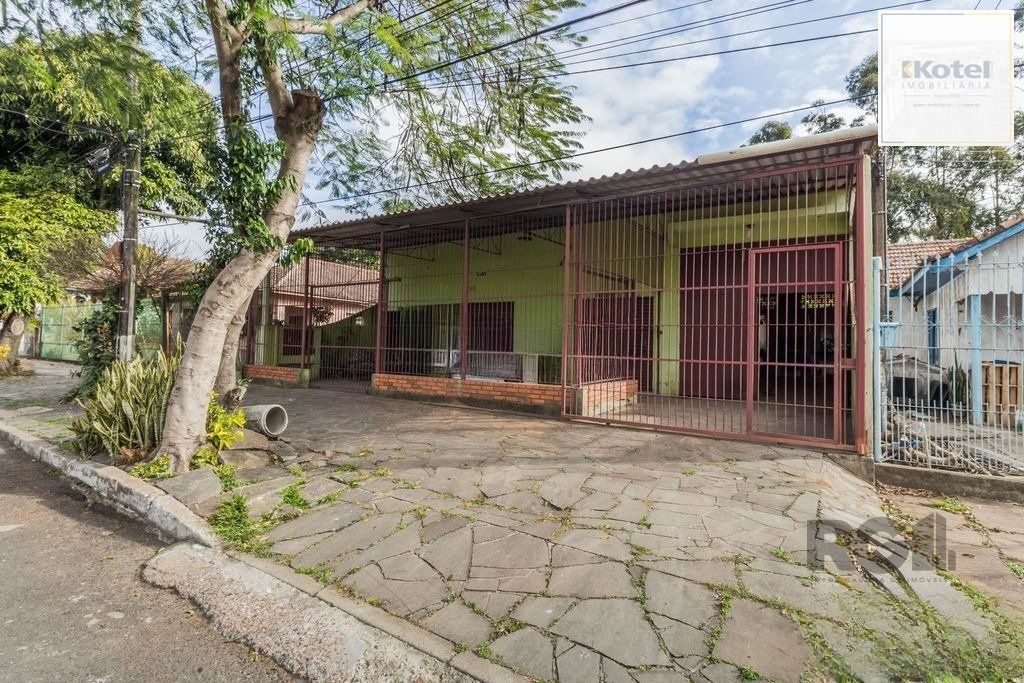Casa 6 dormitórios no bairro Jardim Floresta