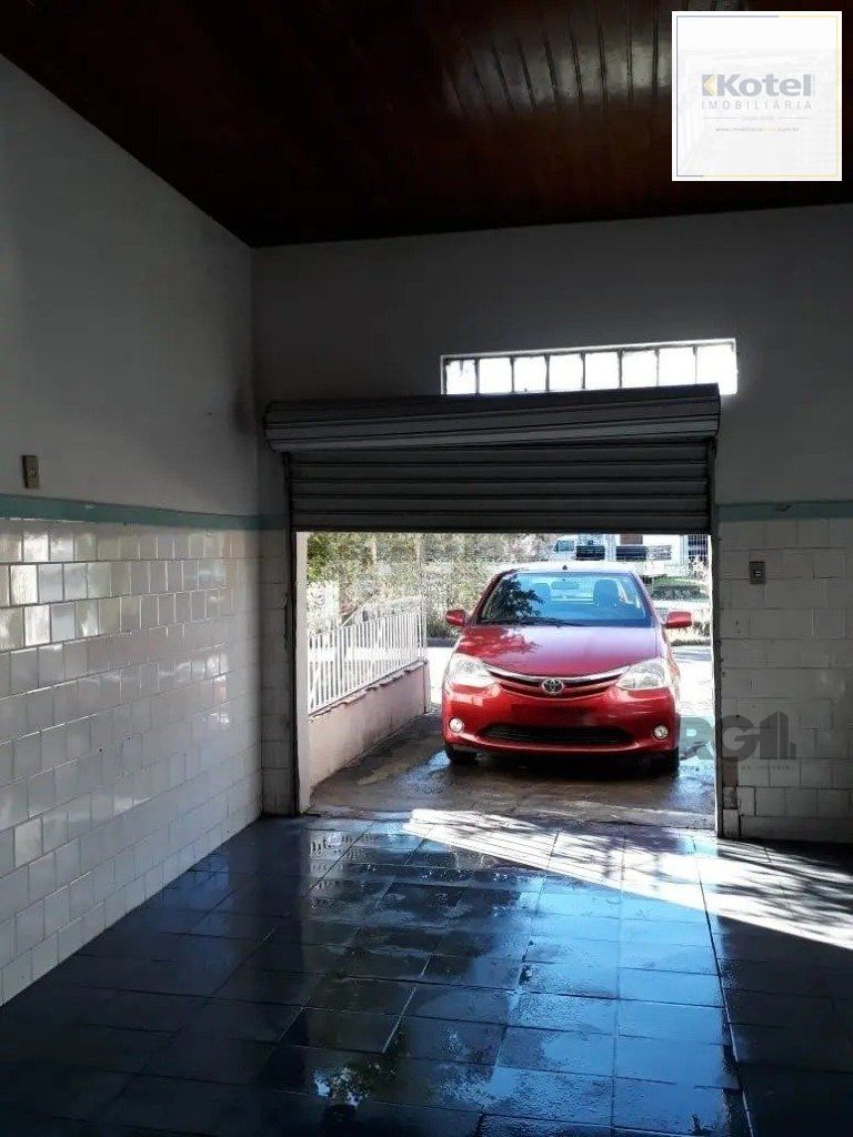 Casa com 5 dormitórios no bairro Passo das Pedras - Porto Alegre