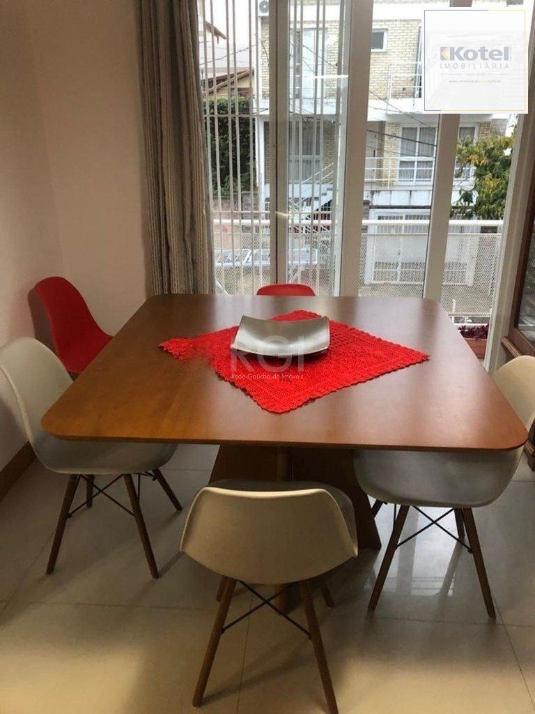 Casa com 03 dormitórios, 01 suíte, pátio com churrasqueira e 03 vagas de garagem no bairro Tristeza — foto 5