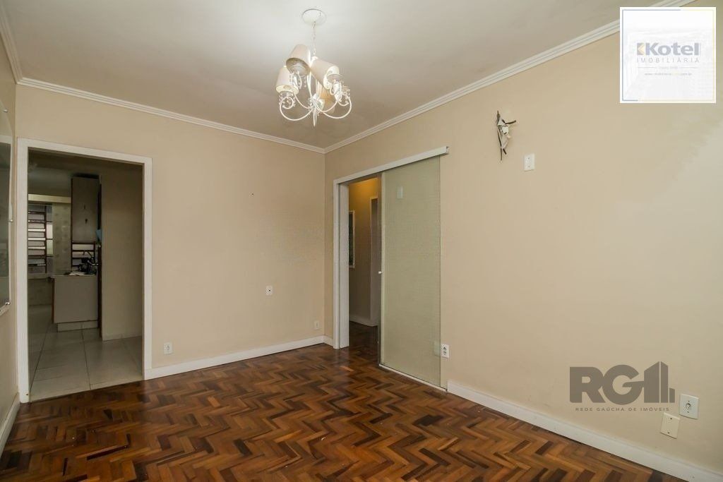 Excelente casa de 389,53m² com 8 dormitórios e 3 vagas.