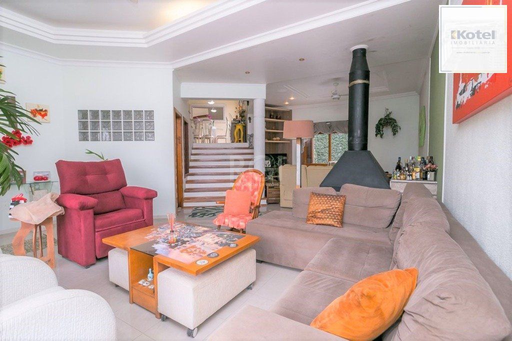 Casa para Venda - 279m², 3 dormitórios, sendo 1 suites, 4 vagas - Teresópolis — foto 3