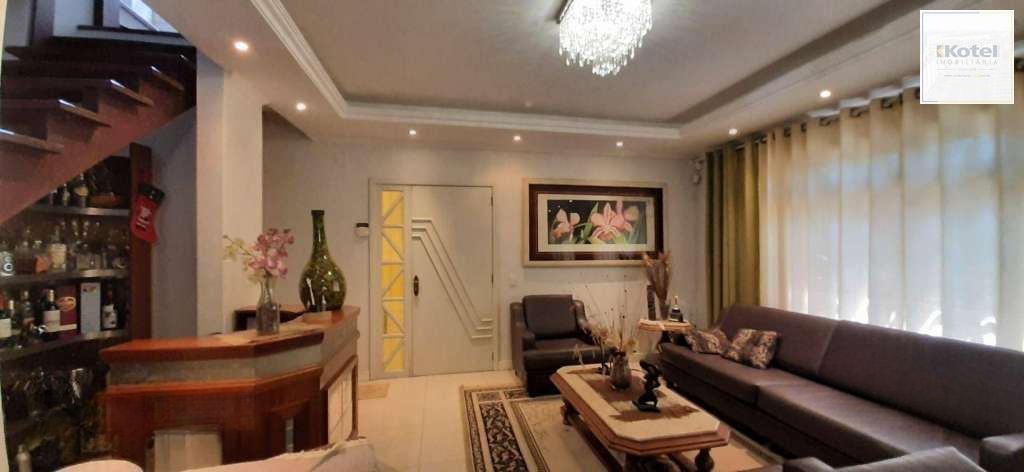 VENDE – AMPLA CASA RESIDENCIAL COM PISCINA E 5 VAGAS — foto 3