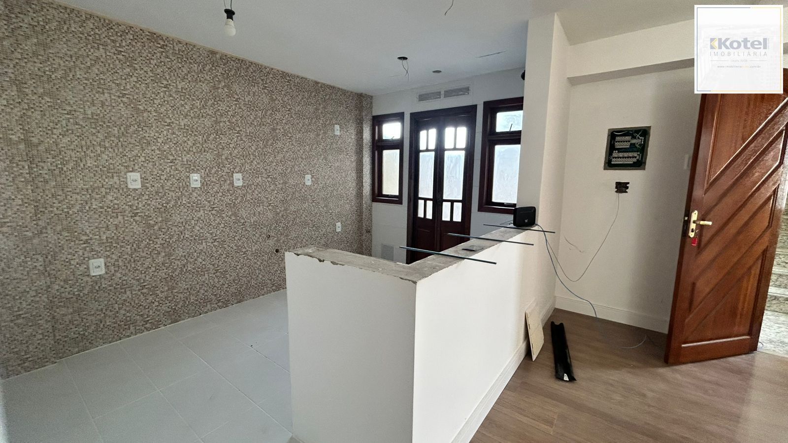 Apartamento 2 dormitórios no bairro Medianeira em Porto Alegre para Vender — foto 4