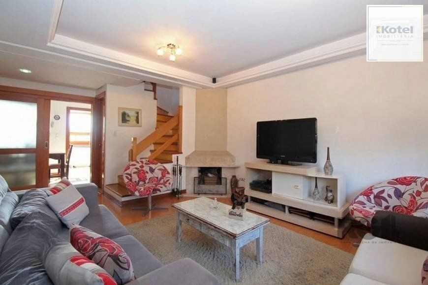 Ampla casa de 175 m² com 3 dormitórios e 3 vagas de garagem