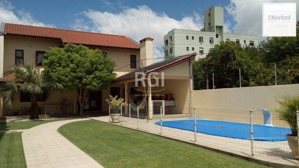 Casa para Venda - 300m², 4 dormitórios, sendo 2 suites, 4 vagas - Medianeira — foto 2