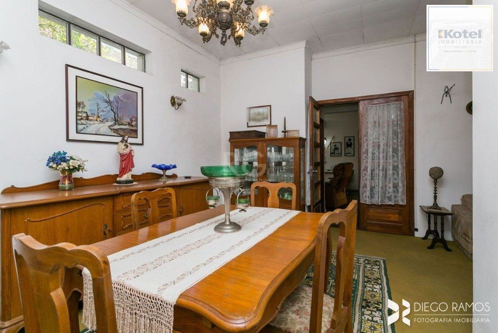 Casa para Venda - 198m², 3 dormitórios, sendo 1 suites, 4 vagas - Petrópolis — foto 3