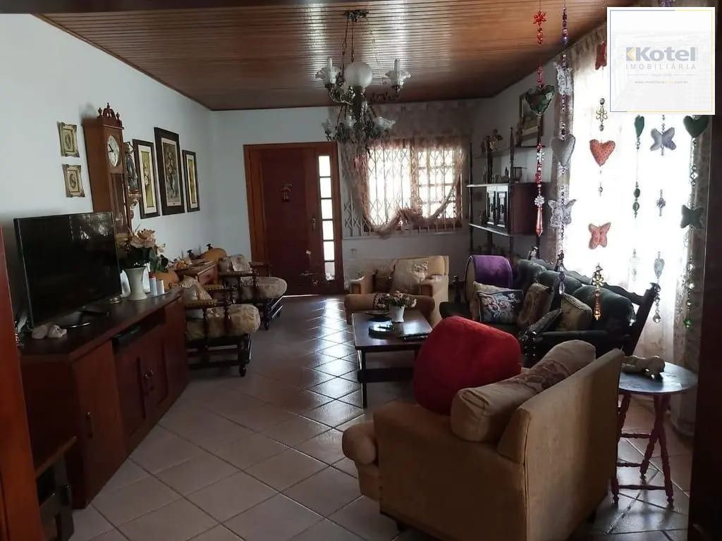 Casa com 4 dormitórios no bairro Passo da Areia