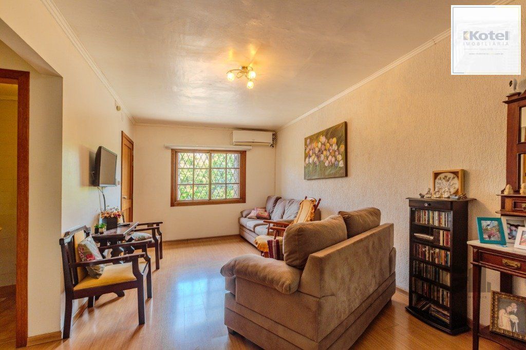 Casa 253m², 3 suítes, pátio, churrasqueira e vaga de garagem para 4 carros no bairro Nonoai — foto 3