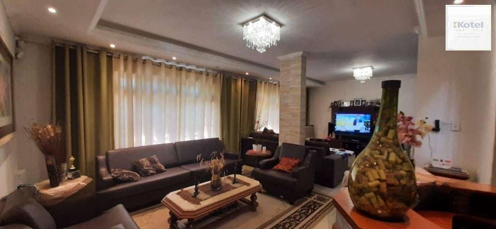VENDE – AMPLA CASA RESIDENCIAL COM PISCINA E 5 VAGAS — foto 4
