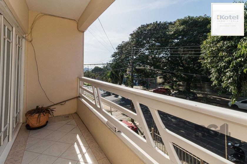 Casa Mista 266m² - 4 dormitórios, 1 suíte, 3 vagas no bairro Parque Santa Fé
