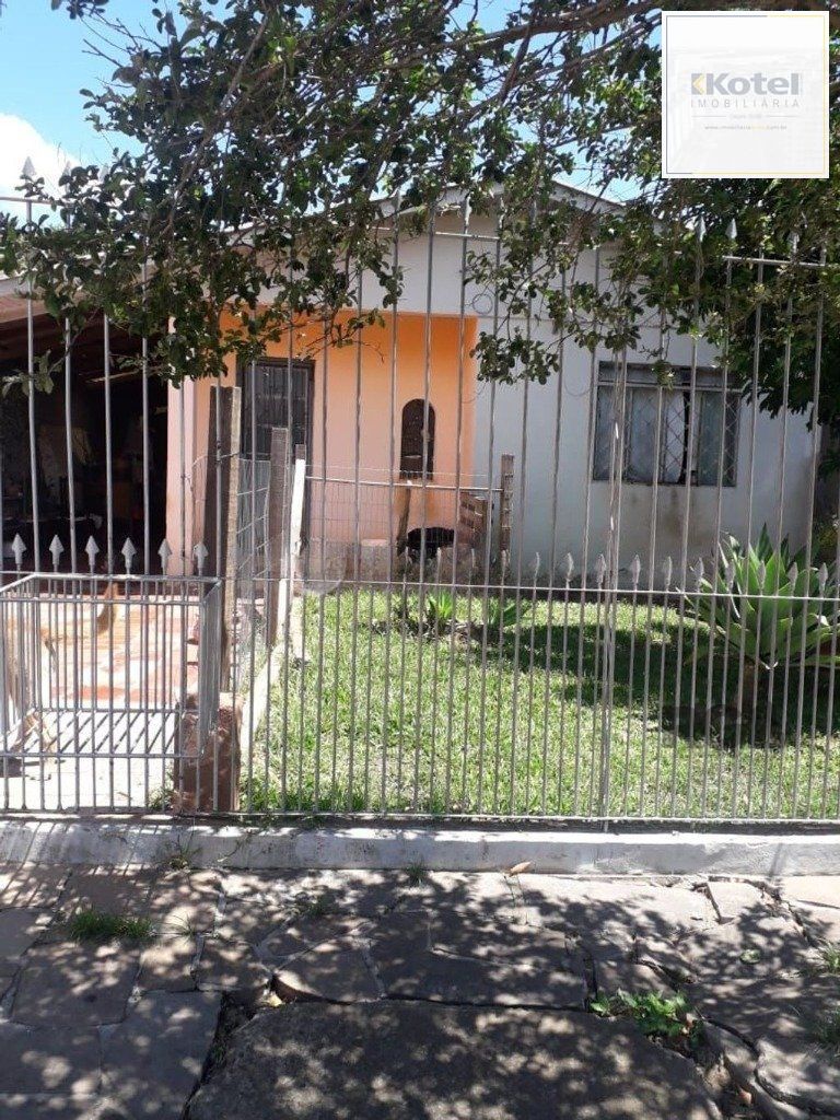 Casa de 2 dormitórios no bairro Rubem Berta