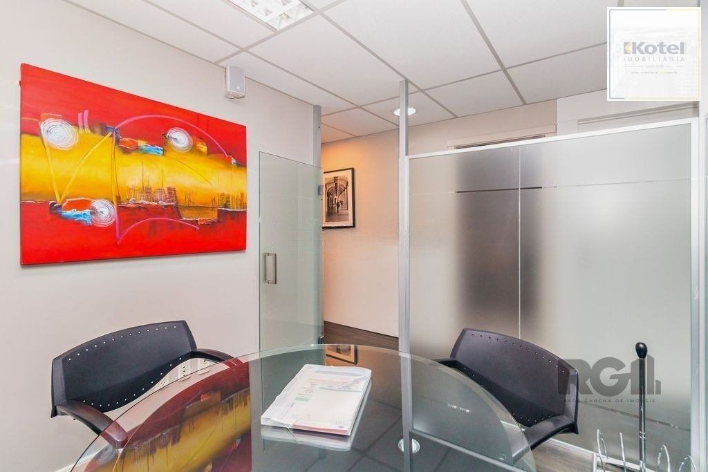 Excelente sala comercial de 140m² no centro.