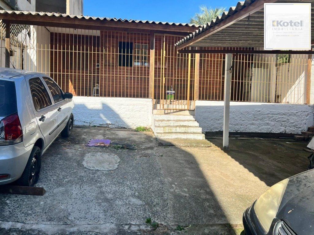 Terreno de 392m² com casa mista de 82m²