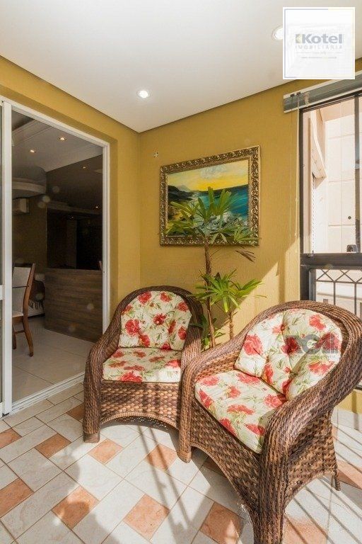 Apartamento 95m² - semi mobiliado, 3 dormitórios, 1 suíte e 2 vagas no bairro Passo da Areia
