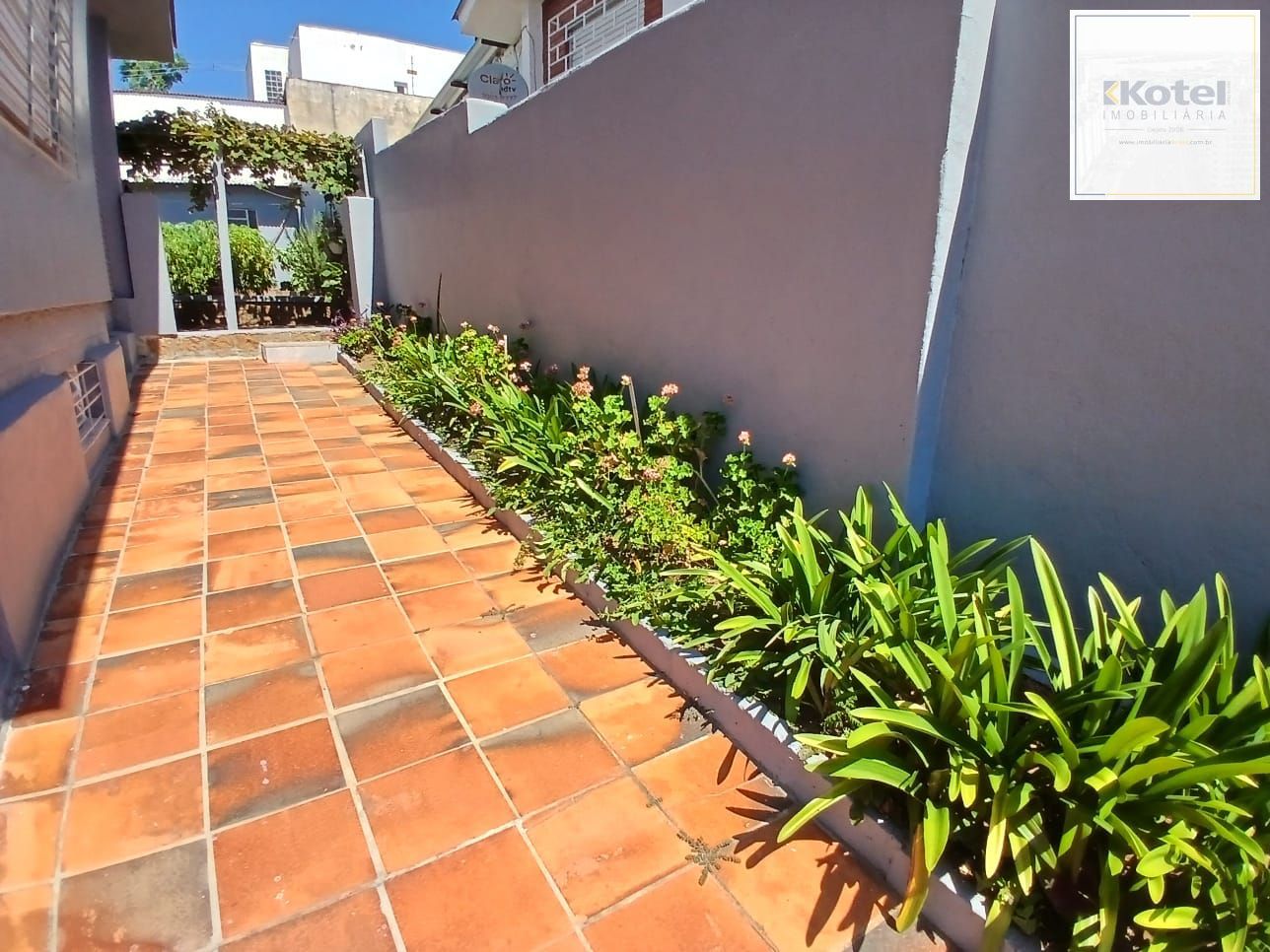 Casa com 03 dormitorios e amplo jardim no bairro Santa Tereza /RS — foto 3