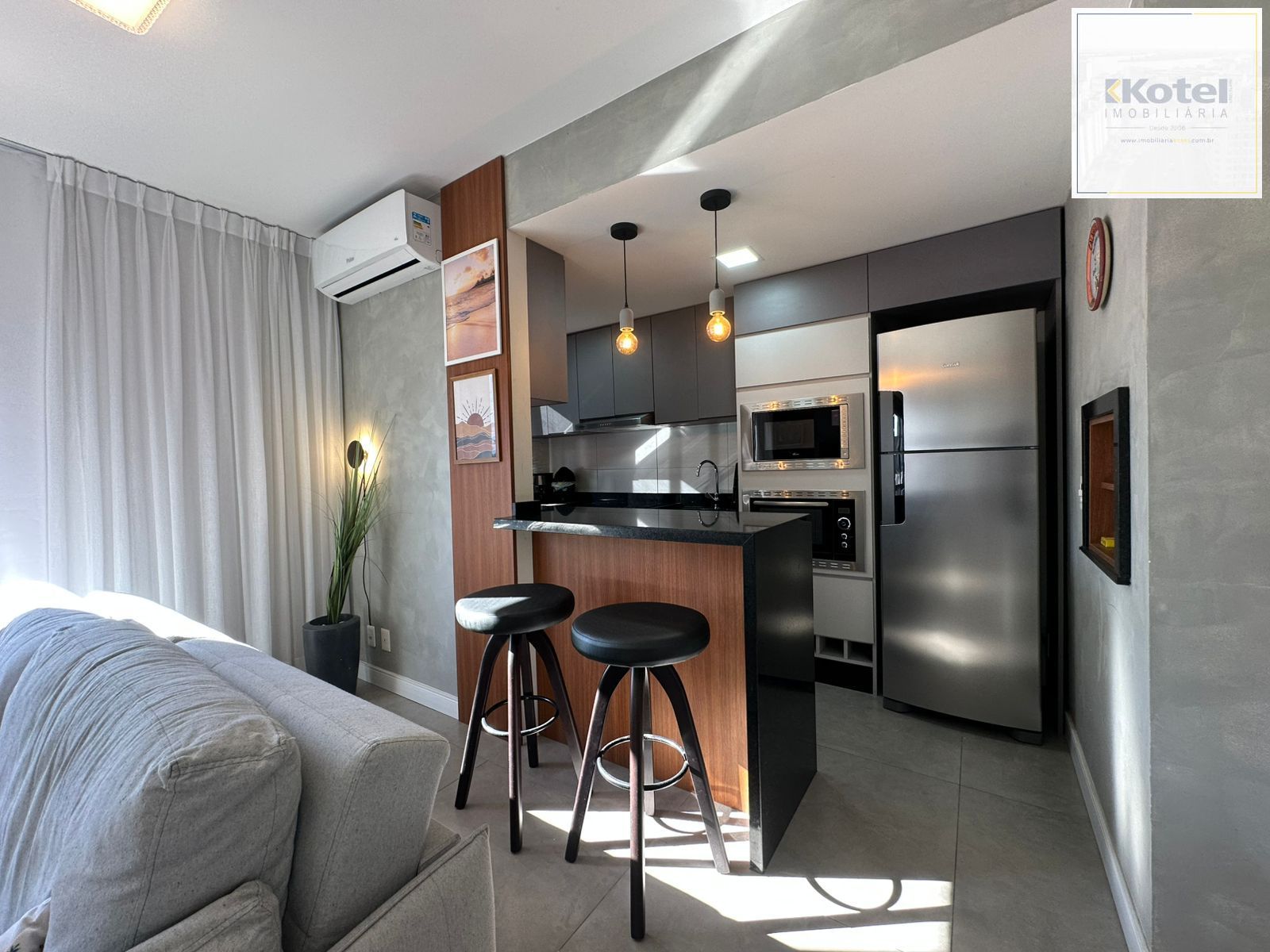 Apartamento Mobiliado e Reformado com Closet, Churrasqueira e Infraestrutura Completa no Centro de Porto Alegre — foto 3