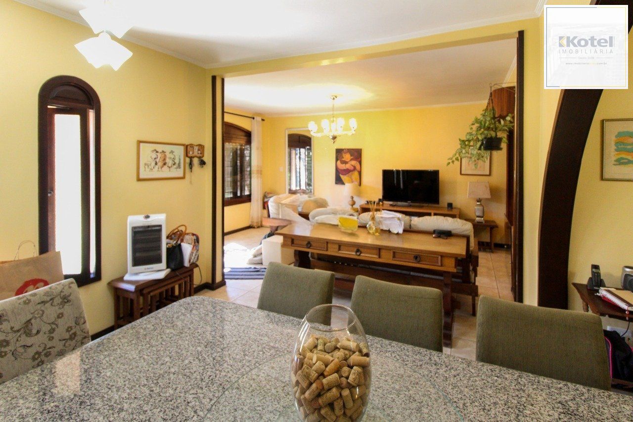Casa com 6 dormitórios à Venda no Bairro Jardim Carvalho, Porto Alegre
