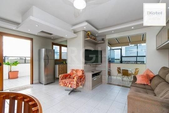 EXCELENTE COBERTURA COM 2 DORMITÓRIOS, PISCINA E 1 VAGA DE GARAGEM.
