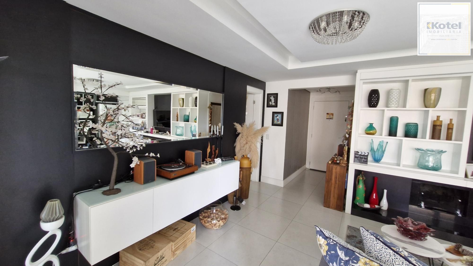 Apartamento mobiliado no Central Parque, 3 dormitorios sendo 1 suíte, banheiro social, lavabo, 114,00m² área privativa, 2 garagens
