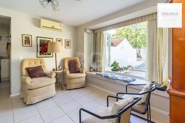 Casa para Venda - 227m², 3 dormitórios, sendo 1 suites, 4 vagas - Azenha — foto 3