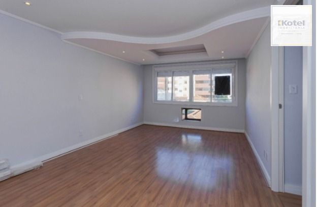 Apartamento com 3 quartos, 1 vaga no bairro Menino Deus
